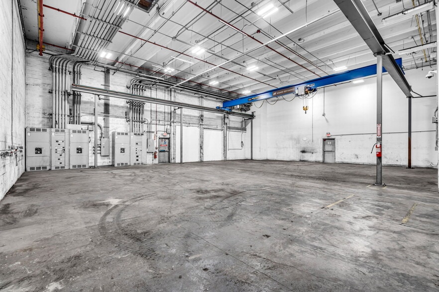 More Photos Of 12800 NW 38th Ave, Opa Locka Warehouse For Lease