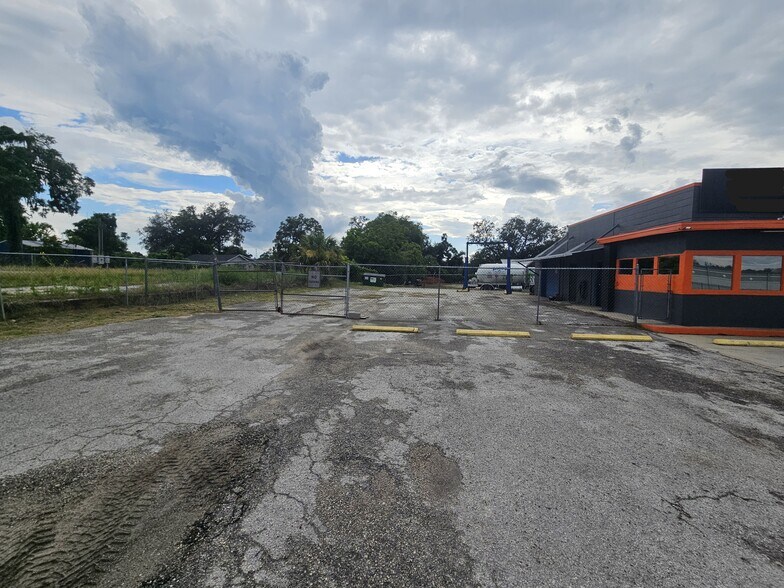 More Photos Of 15217 US 301, Dade City Office For Sale