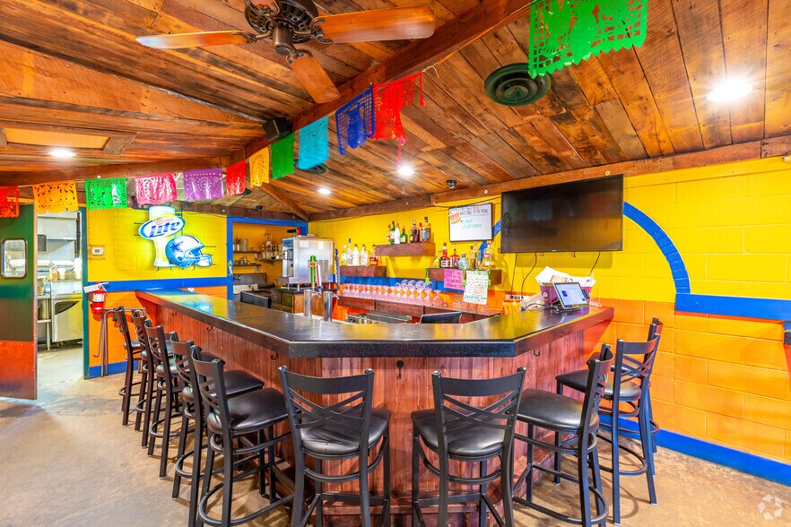 More Photos Of 515 W Royall Blvd, Malakoff Restaurant For Sale