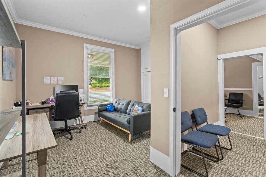 More Photos Of 306 N Thornton Ave, Dalton Office For Sale