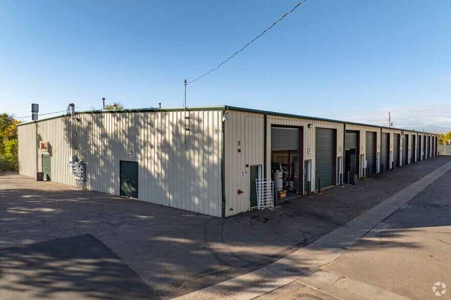 More Photos Of 6232 Beach St, Denver Warehouse For Lease