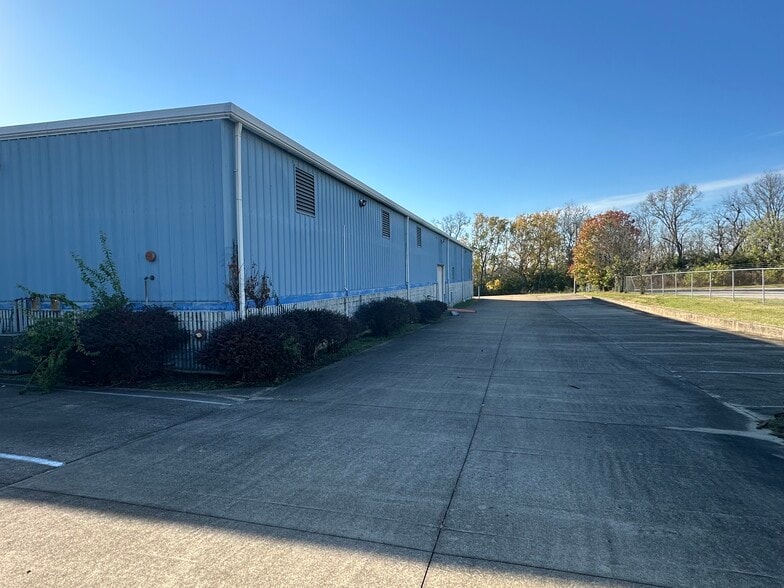 More Photos Of 151 Hanger Cir, Richmond Industrial For Sale