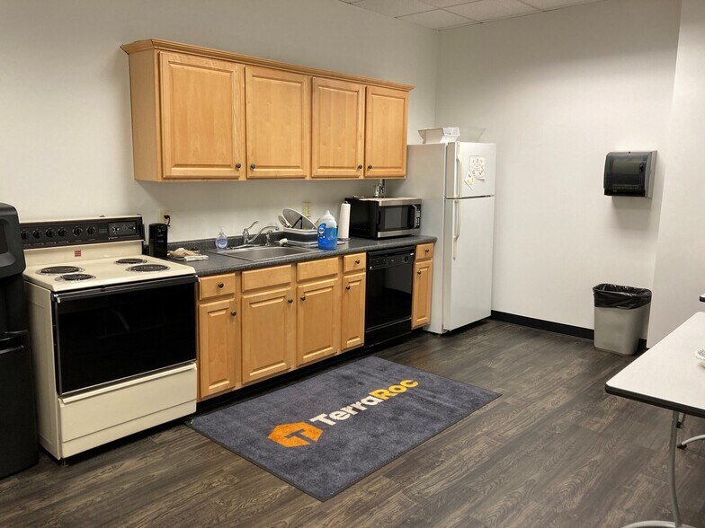 More Photos Of 7500 Shadwell Dr, Roanoke Manufacturing For Lease
