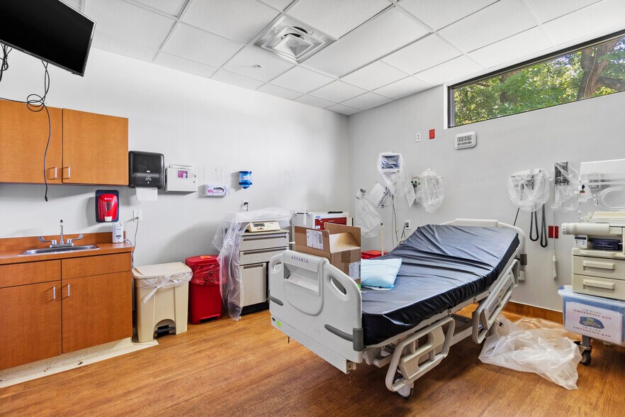 More Photos Of 24540 FM 1314 Rd, Porter Medical For Sale