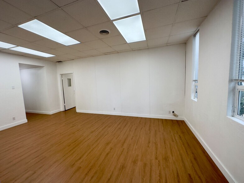 More Photos Of 882-890 Mahler Rd, Burlingame Warehouse For Lease