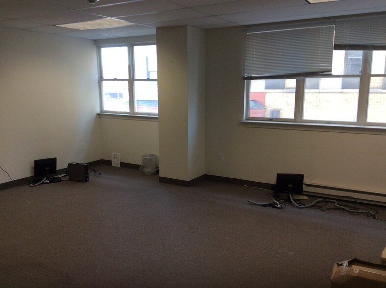 More Photos Of 629-645 Main Ave, Passaic Parking Garage For Lease