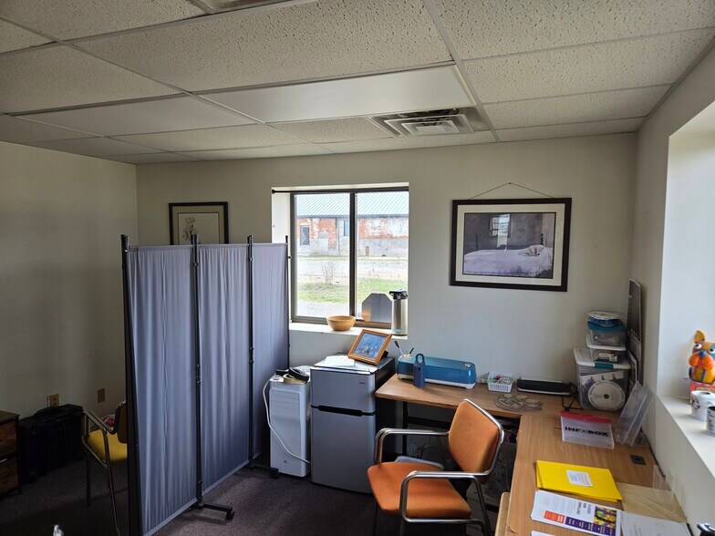 More Photos Of 2109 Madison St, Stevens Point Warehouse For Sale
