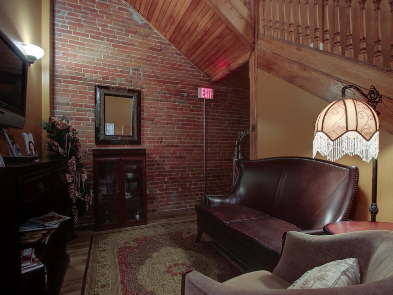 More Photos Of 130 N 5th St, Quincy Storefront Retail Residential For Lease