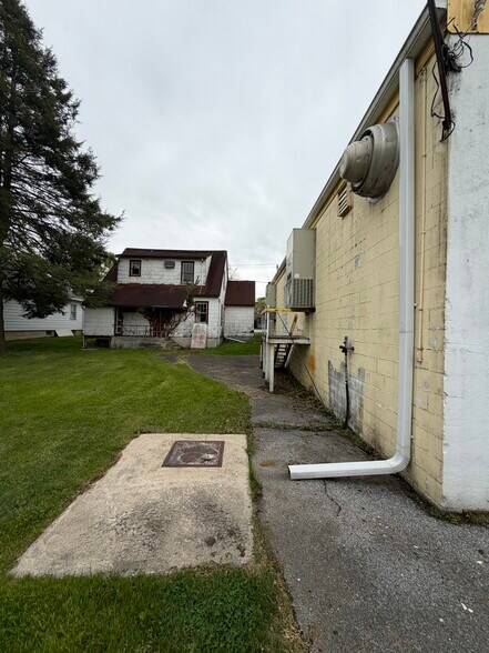 More Photos Of 2857-2867 Lincoln Hwy, Ronks Storefront Retail Residential For Sale