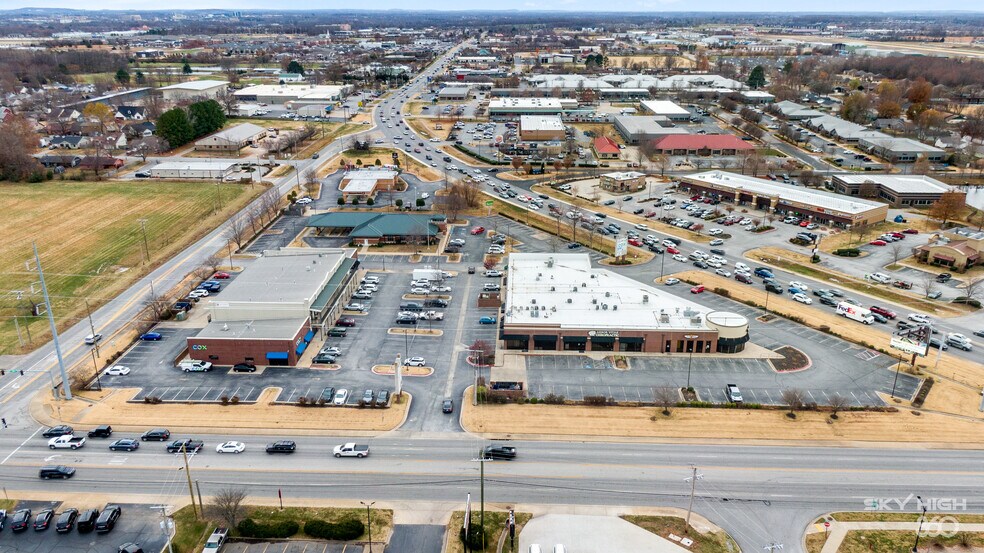 More Photos Of 201 SW 14th St, Bentonville Unknown For Lease