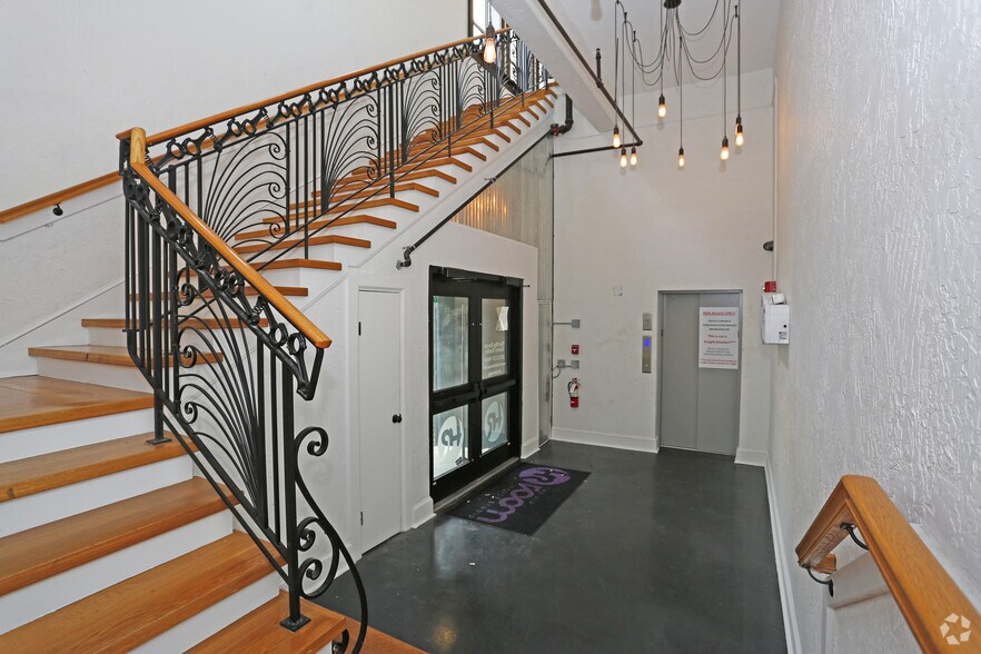 More Photos Of 1701 N Franklin St, Tampa Storefront Retail Office For Lease