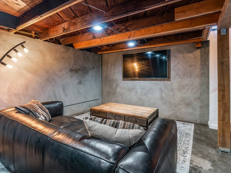 More Photos Of 2917 Washington St, Vancouver Storefront Retail Office For Sale