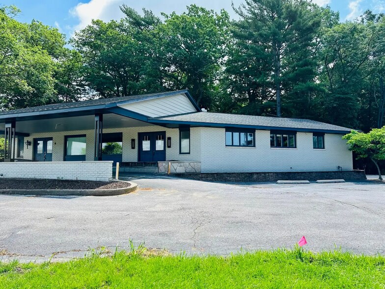 Primary Photo Of 3610 Henry St, Norton Shores Office For Lease
