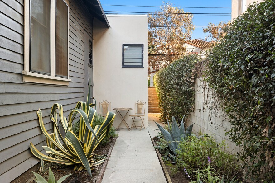 More Photos Of 1515 Echo Park Ave, Los Angeles Storefront Retail Residential For Sale