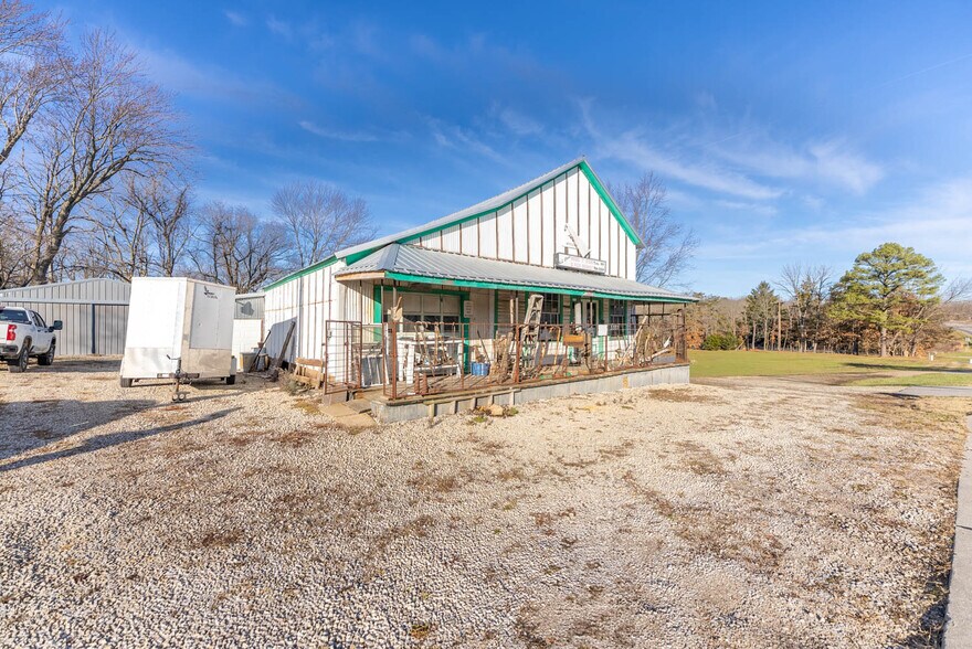 More Photos Of 14597 US-63, Vichy General Retail For Sale