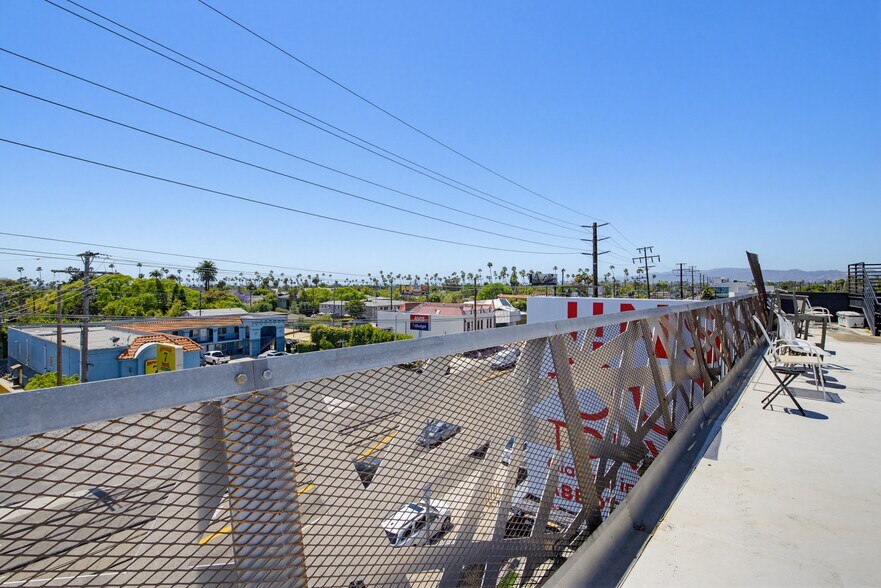 More Photos Of 2434 Lincoln Blvd, Venice Loft Creative Space For Sale