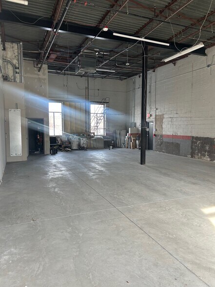 More Photos Of 1200 N Milwaukee Ave, Libertyville Auto Repair For Lease