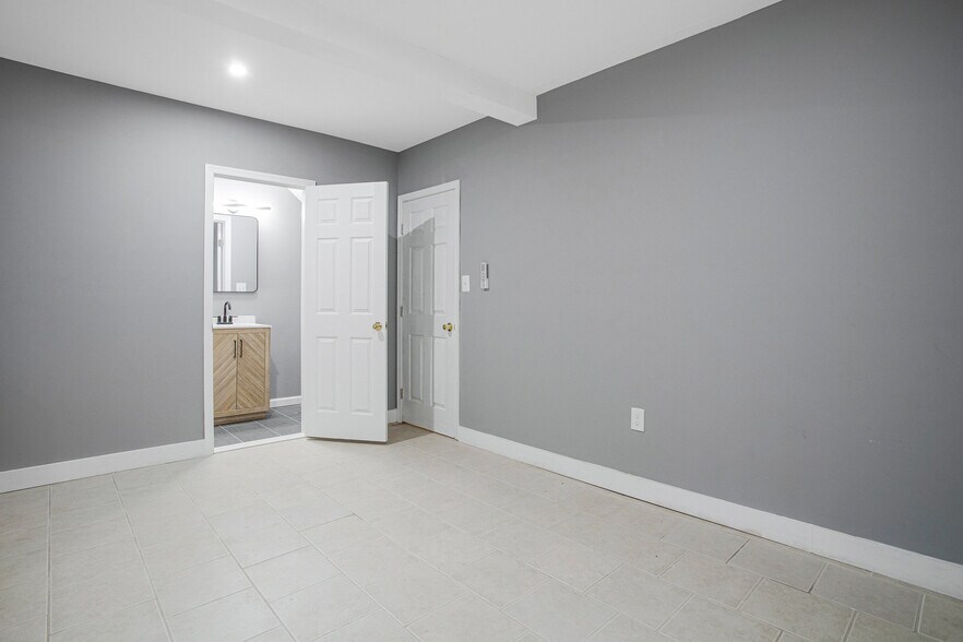 More Photos Of 14943 York Rd, Sparks Glencoe Specialty For Sale