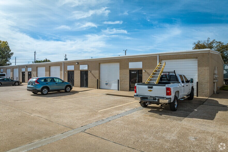 More Photos Of 6104 Milwee St, Houston Unknown For Lease