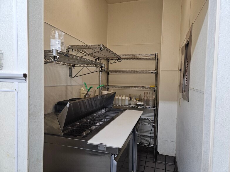 More Photos Of 5530 Gratiot Rd, Saginaw General Retail For Sale