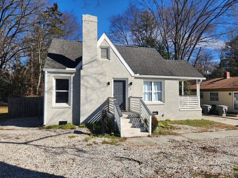 More Photos Of 1508 Remount Rd, Charlotte Showroom For Lease