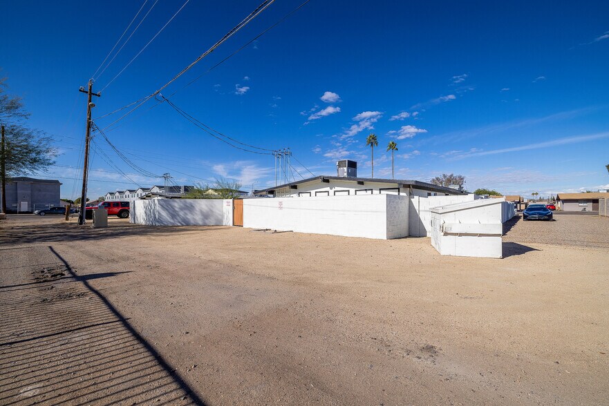 More Photos Of 6043-6049 W Laurie Ln, Glendale Apartments For Sale