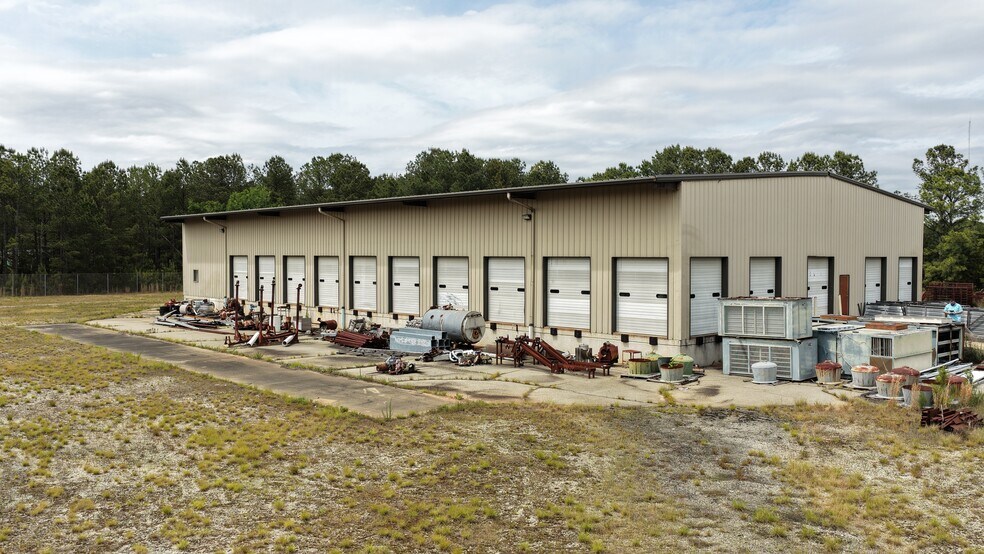 More Photos Of 53 Commerce Ave, Clinton Truck Terminal For Sale
