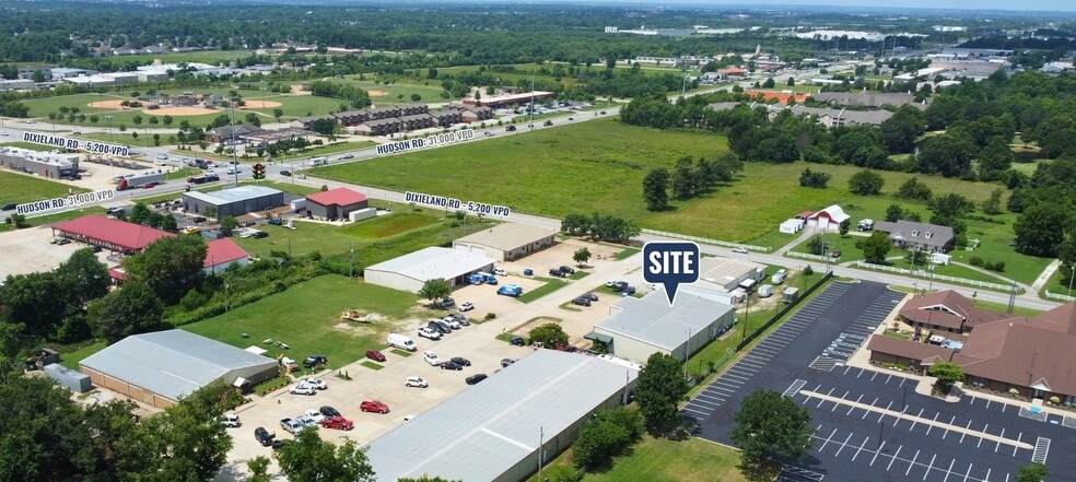 More Photos Of 1721 Acorn Dr, Rogers Warehouse For Lease