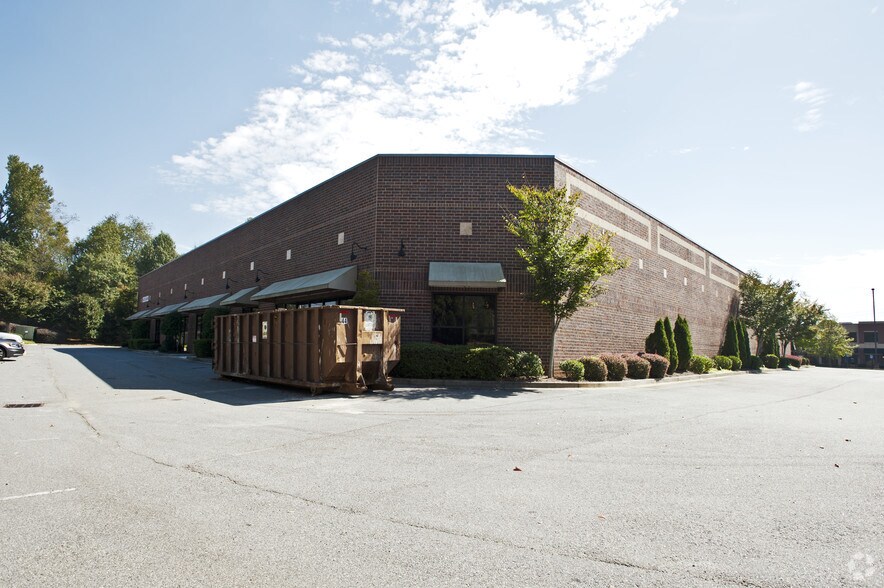 More Photos Of 1890 W Oak Pky, Marietta Showroom For Lease