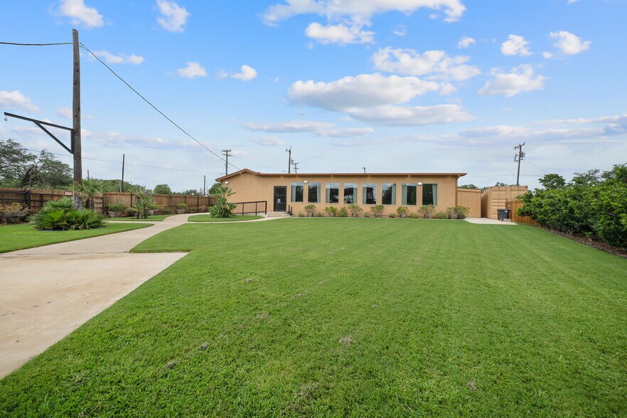 More Photos Of 19588 K St, Somerset Restaurant For Sale