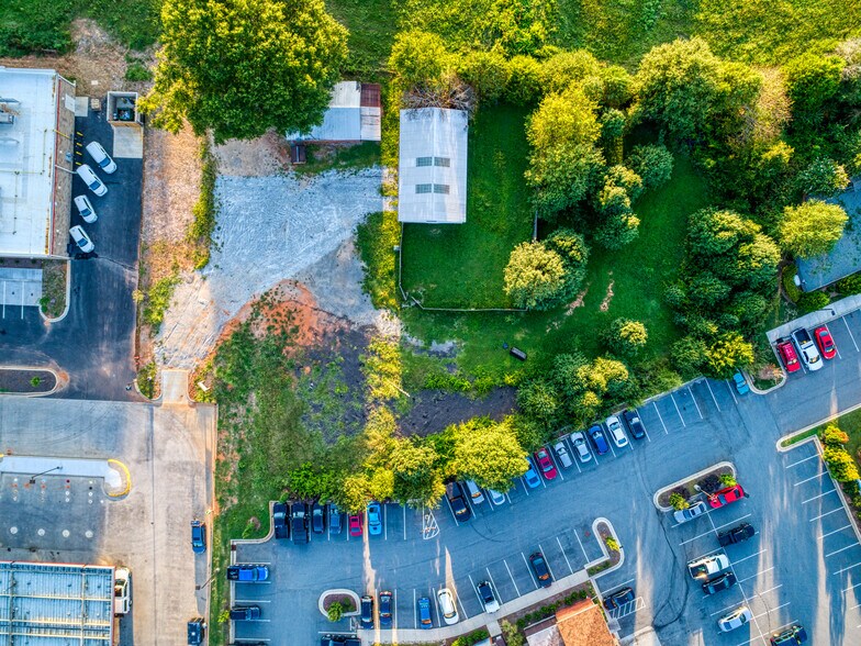 More Photos Of 690 River Highway Unit #3, Mooresville Freestanding For Sale