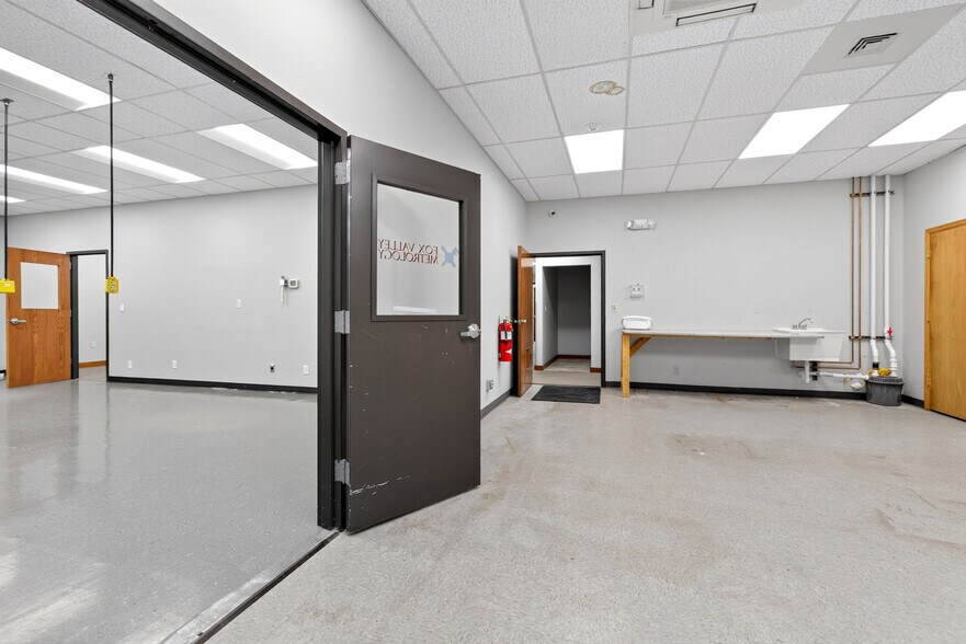 More Photos Of 3125 Medalist Dr, Oshkosh Office For Sale