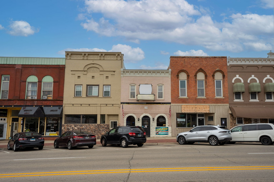 Primary Photo Of 132 N State St, Belvidere Restaurant For Sale