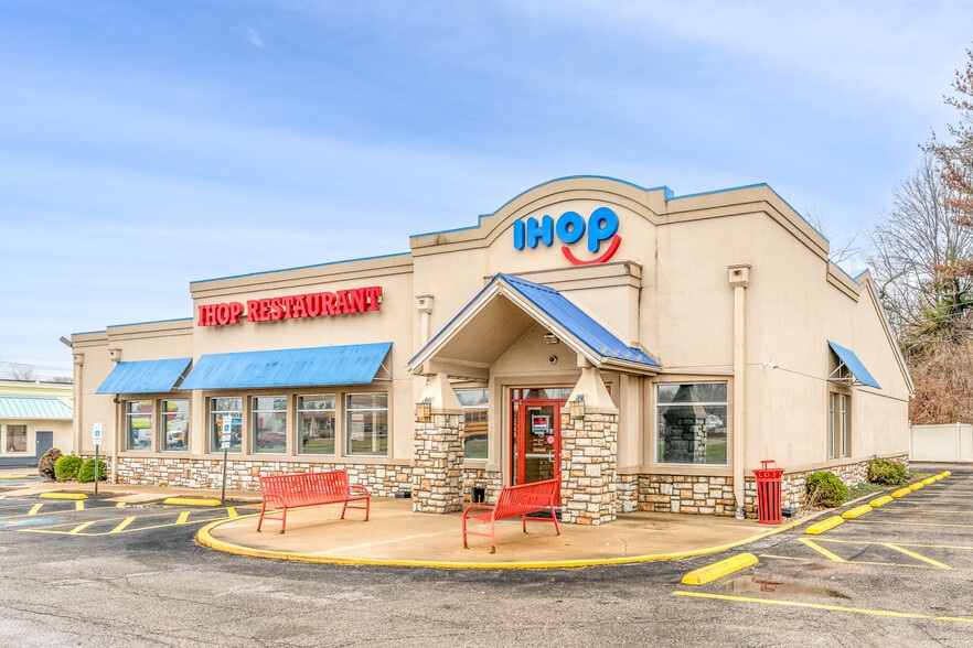 More Photos Of 181 Homer M. Adams Pky, Alton Restaurant For Lease