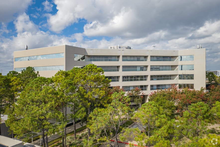 More Photos Of 12603 Southwest Fwy, Stafford Office For Lease