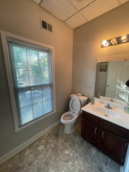 More Photos Of 1111 Cambridge Sq, Alpharetta Office Residential For Sale