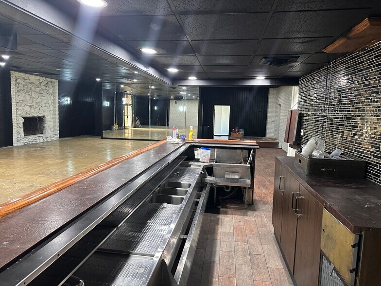 More Photos Of 8350 S 88th Ave, Justice Restaurant For Sale
