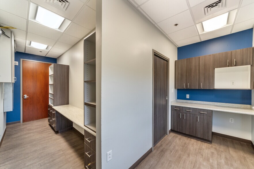 More Photos Of 250 E Basse Rd, San Antonio Medical For Lease