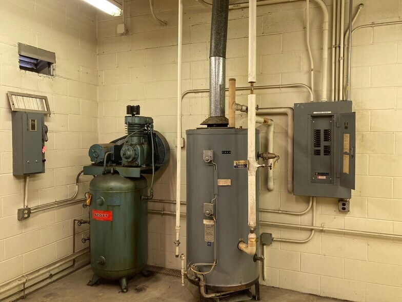 More Photos Of 3901 Lefferson Rd, Middletown Warehouse For Lease