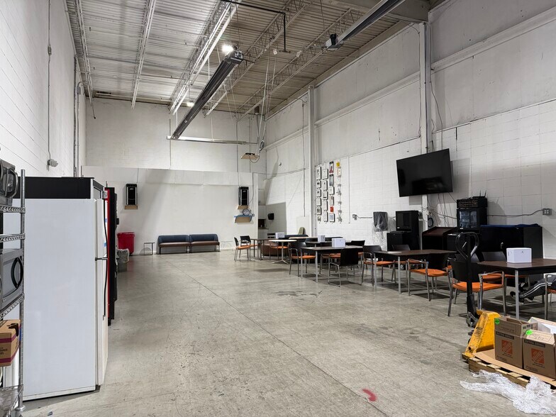 More Photos Of 740 Coopertown Rd, Delanco Warehouse For Lease