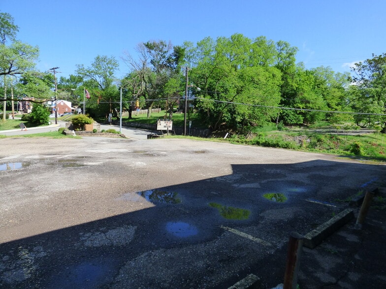 More Photos Of 1337 Steuben St, Pittsburgh Bar For Sale