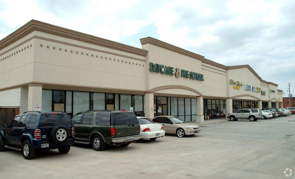 More Photos Of 11243-11245 Veterans Memorial Rd, Houston Unknown For Lease