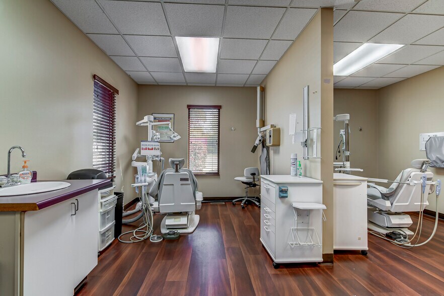 More Photos Of 2965 S MacArthur Blvd, Springfield Medical For Sale