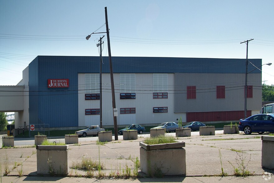 More Photos Of 1657 Broadway Ave, Lorain Manufacturing For Sale