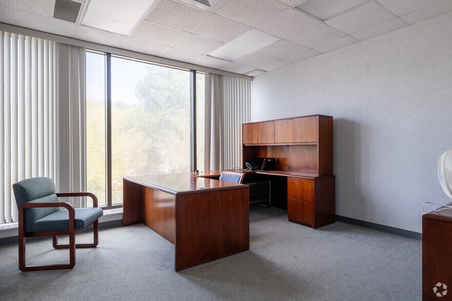 More Photos Of 5102 La Roche Ave, Savannah Office For Sale