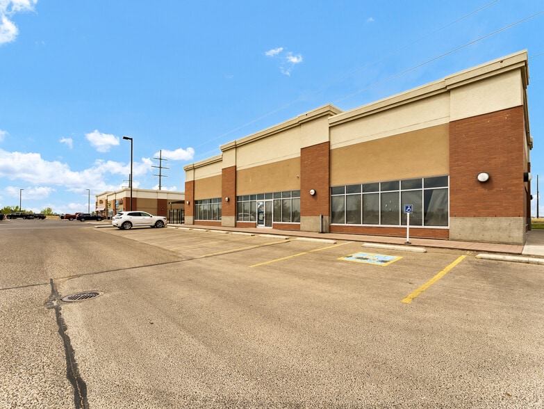 More Photos Of 2440 Division Ave NW, Medicine Hat Unknown For Lease