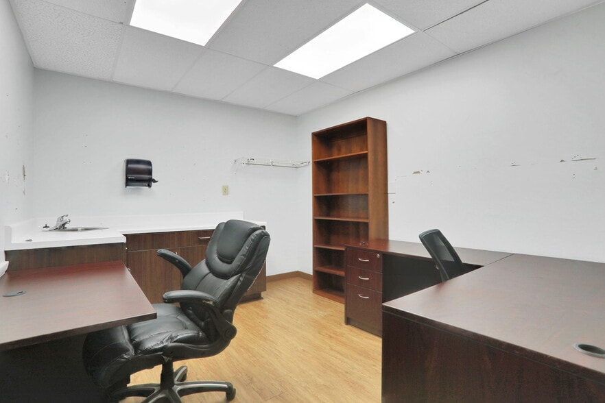 More Photos Of 1736 University Blvd S, Jacksonville Medical For Lease