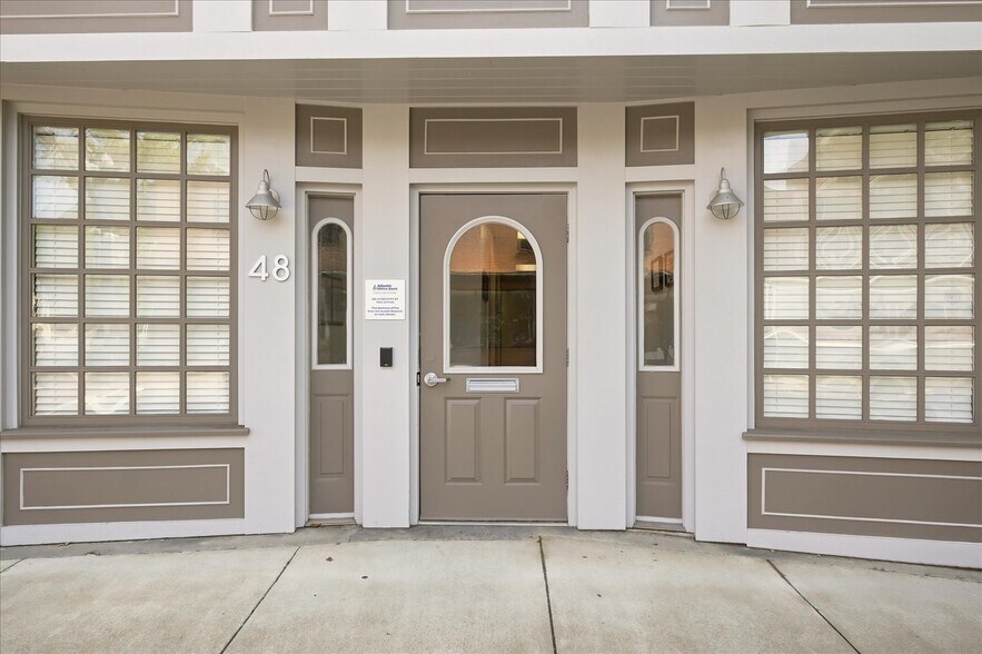 More Photos Of 48 W Boscawen St, Winchester Storefront Retail Office For Sale