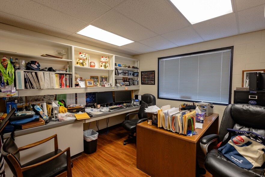 More Photos Of 99-1392 Koaha Pl, Honolulu Warehouse For Sale