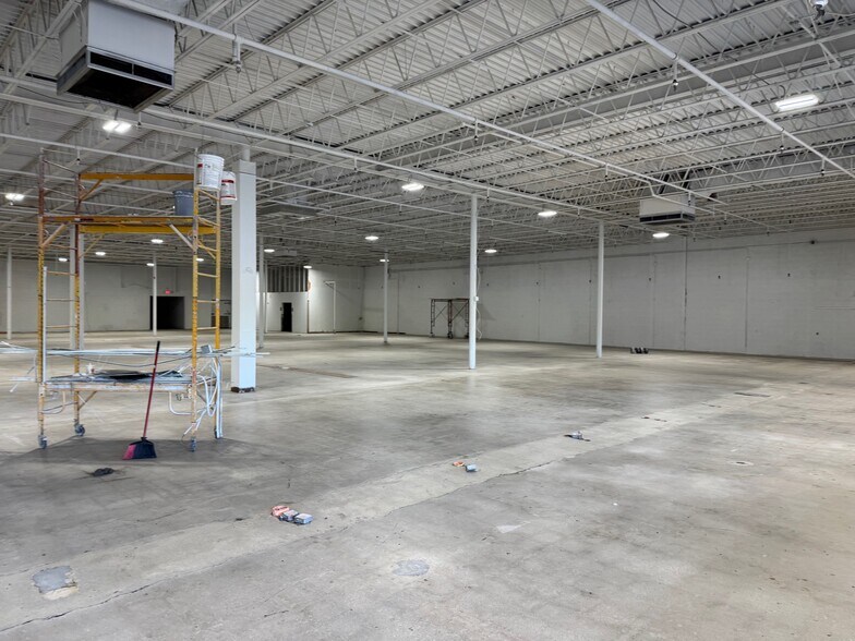 More Photos Of 1084 E 2nd St, Franklin Supermarket For Lease